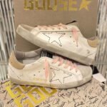 Super-Star with white matte cowhide star and brown matte cowhide leather heel