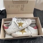 Super-Star with golden glitter star and pink glitter heel