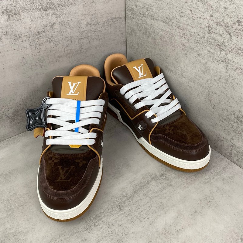 حذاء رياضي بني من طراز LV Trainer – عرض المنتج 2