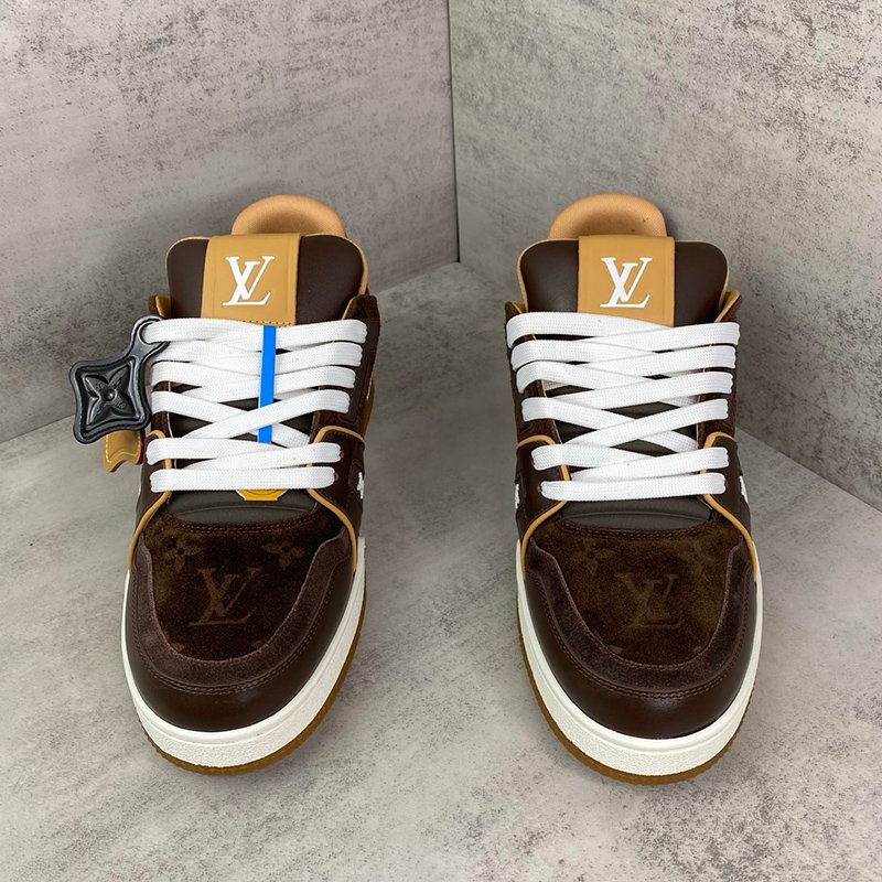 حذاء رياضي بني من طراز LV Trainer – صورة المنتج رقم 4